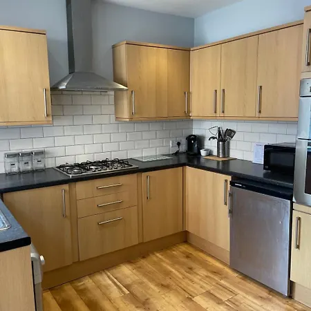 Delightful Home In Manchester-3